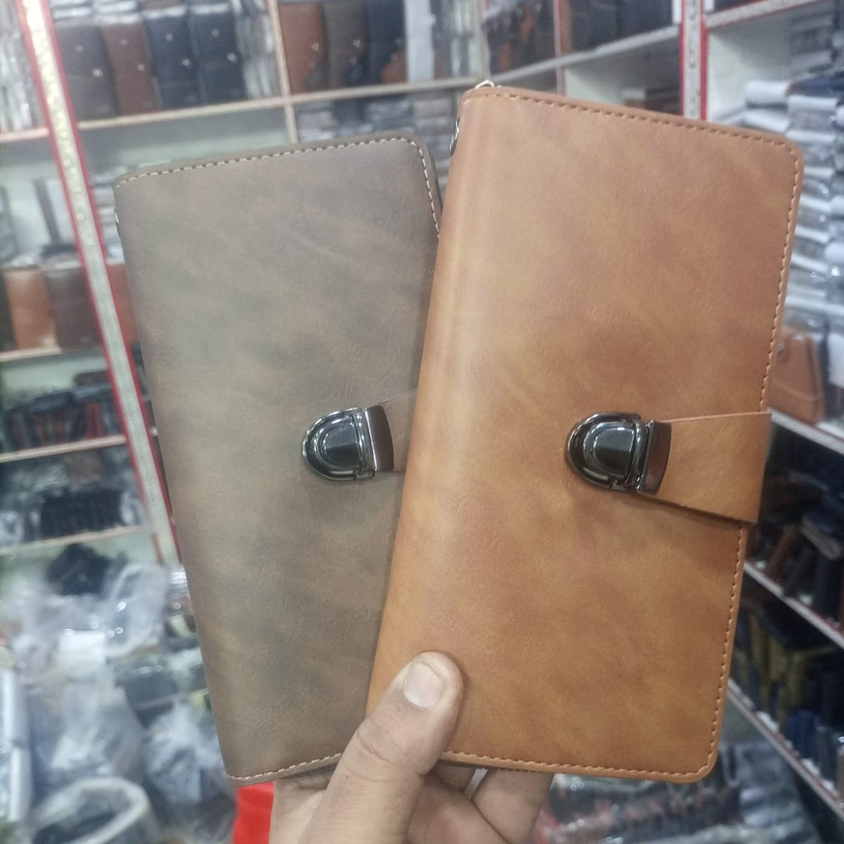 Mens Large Capacity Leather Wallet | Zipper Closure | Multiple Card Slots | Stylish & Durable Bifold Design - Image 4