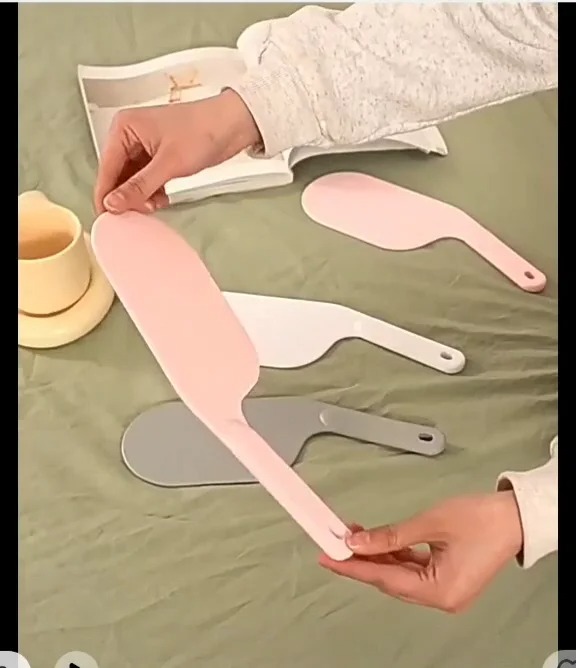 Bed Sheet Tucker Easy Bed-Making Tool for Neat, Wrinkle-Free Sheets ( Random color )