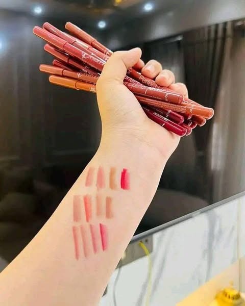 Flormar Perfect Lipliner Long-Lasting & Intense Color | Smooth Application | Pack of 12 Shades - Image 4