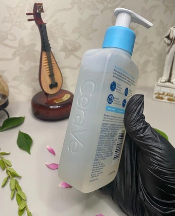 CeraVe Renewing SA Cleanser And Hydrating Cleanser with Salicylic Acid & Ceramides  (237ml) - Image 2
