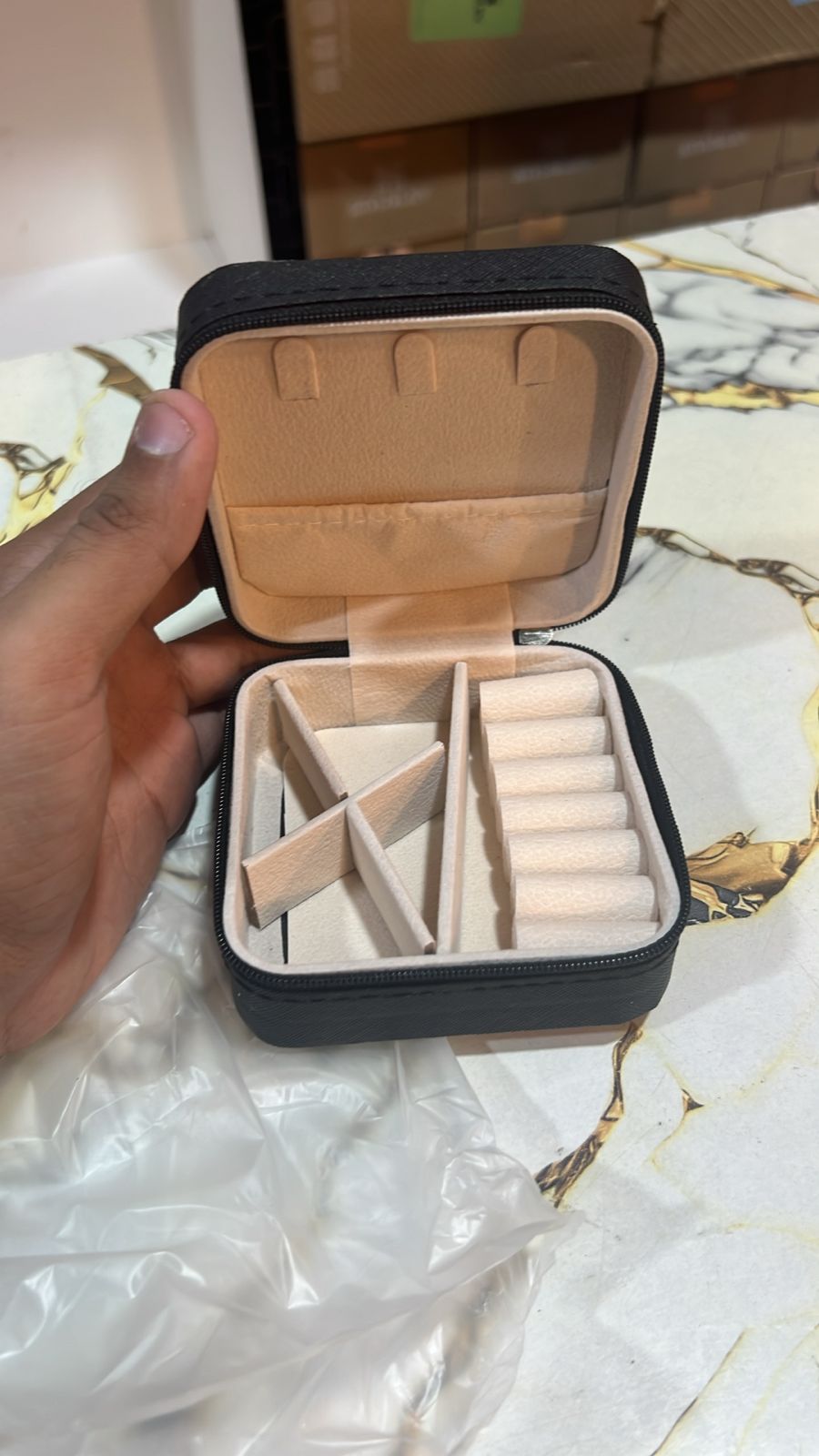 Portable Mini Travel Jewelry Box - Compact PU Leather Case with Zipper & Multi-Compartment Storage Organizer - Random Color - Image 5