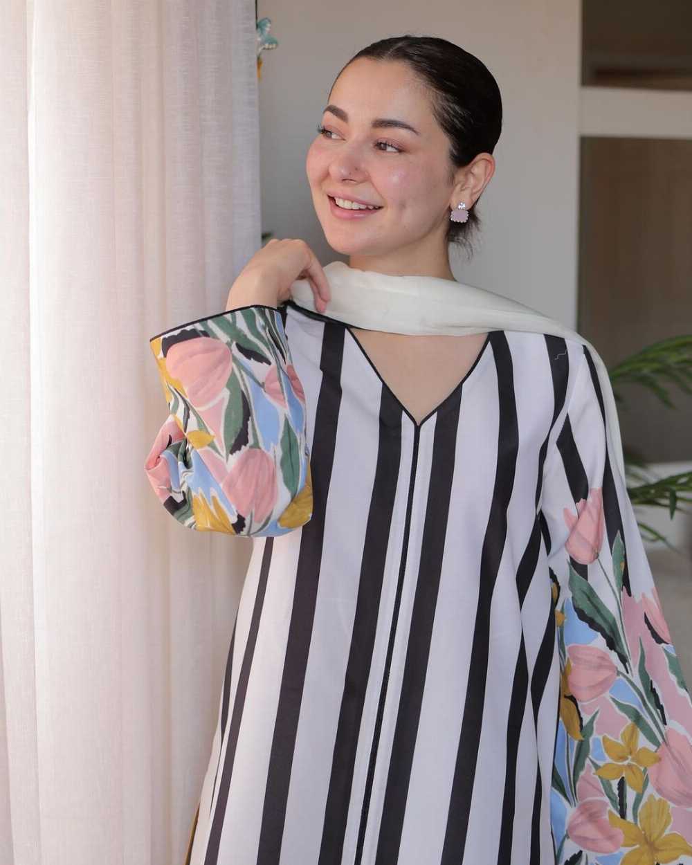 Hania Amir Digital Printed 3 Piece Swiss Lawn Suit with Voile Cambric Cotton Dupatta – Unstitched Collection 08 - Image 2