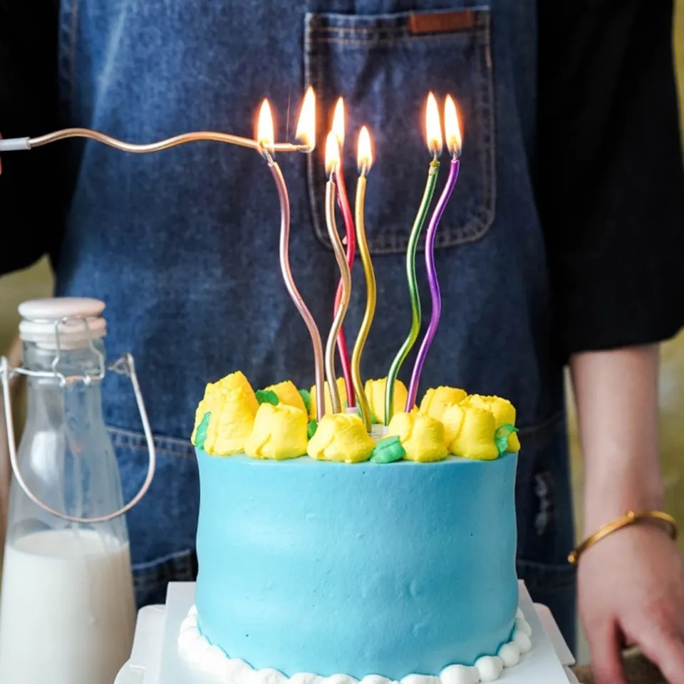 Curved Cake Candles | Pack of 6 - Image 4