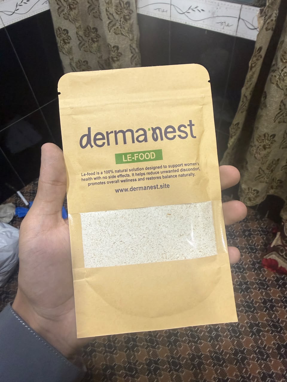 Premium Gold Collagen Crystal Lip Mask Deep Hydrating, Plumping & Anti-Chapping Gel Patches for Soft & Pink Lips - 75g - Image 4