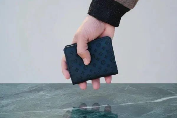 Classic Men's Genuine Leather Bifold Wallet - Slim Vertical Multi-Slot Card Holder - Image 4