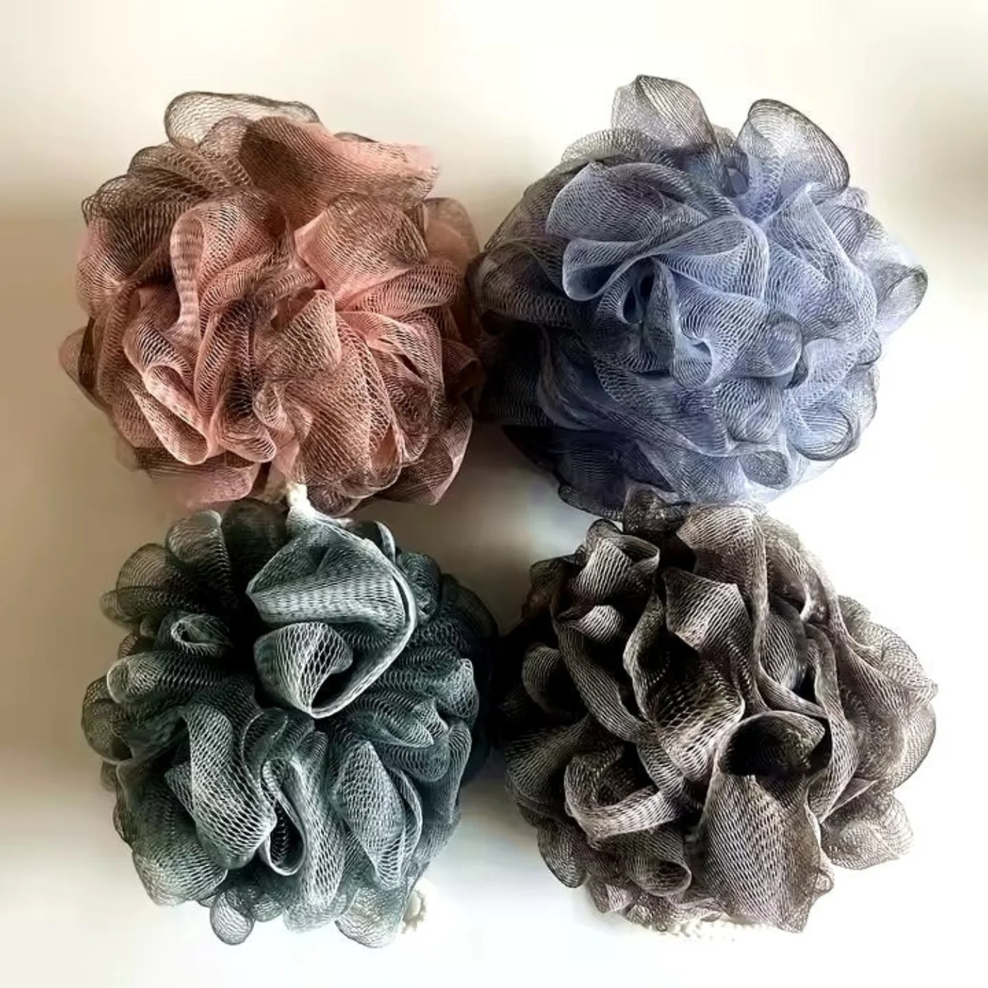 (1 pcs)Soft Mesh Bath Sponge Exfoliating Body Scrubber Random color - Extra Soft Body Loofah Bath Sponge Gentle Exfoliating Shower Pouf for Radiant, Smooth Skin Mesh Shower Scrubber for Men & Women - Random Color - Image 2
