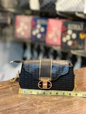 Women's Leather Crossbody Bag – Premium Ladies Shoulder Bag for Daily Use, Office, College & Travel in Pakistan - Image 6