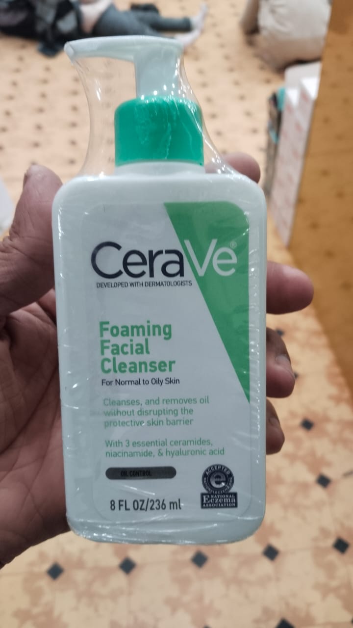 CeraVe Foaming Facial Cleanser for Normal to Oily Skin – Oil Control with Ceramides, Niacinamide & Hyaluronic Acid, 237ml - Image 6