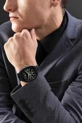Men's Black Square Analogue Watch with Gold Accents – Stylish Classic Wrist Watch - Image 5